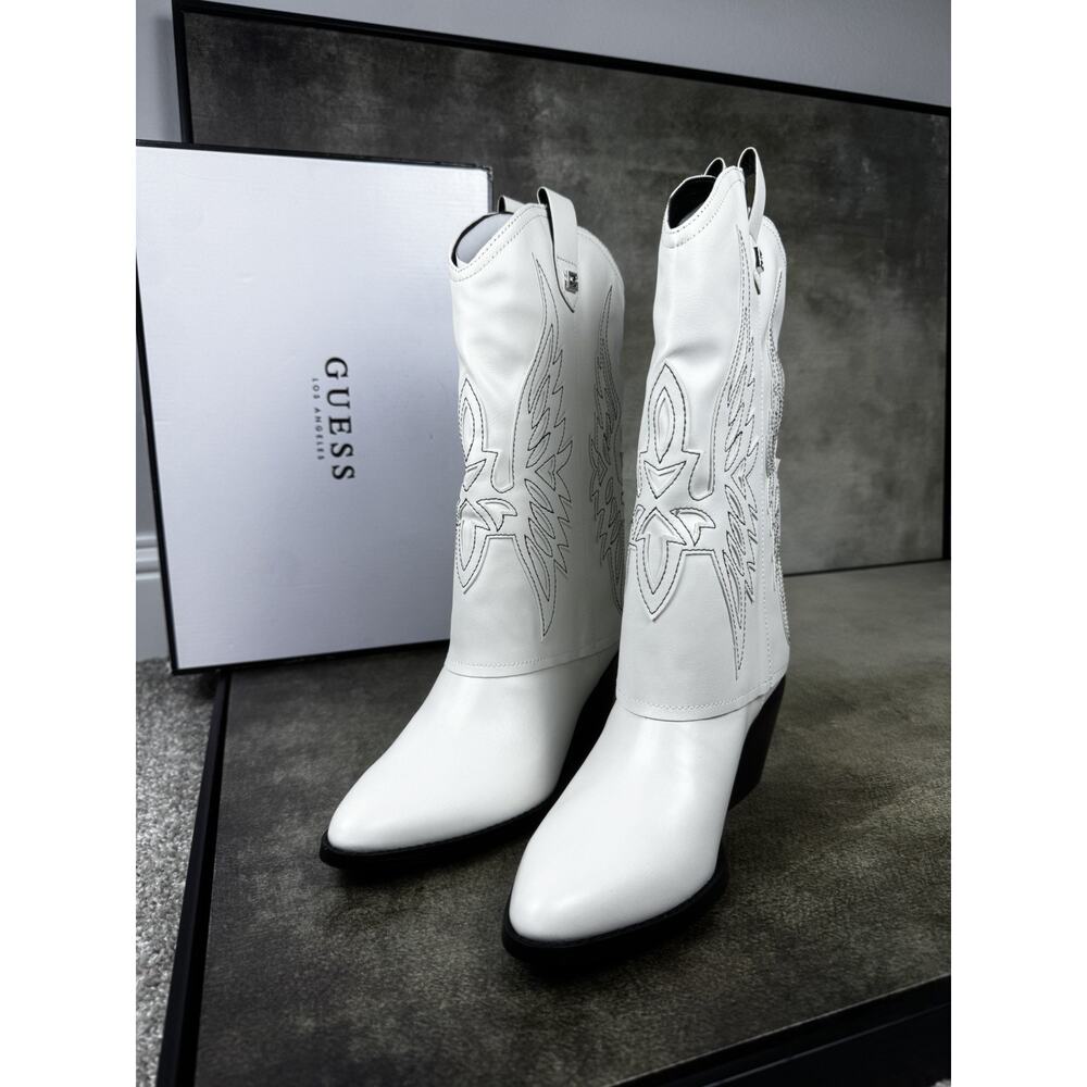 GUESS Raegan3 White Tall Boots 7M qwRAEGAN3 NIB